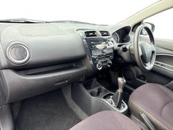 MITSUBISHI Mirage Photo 2