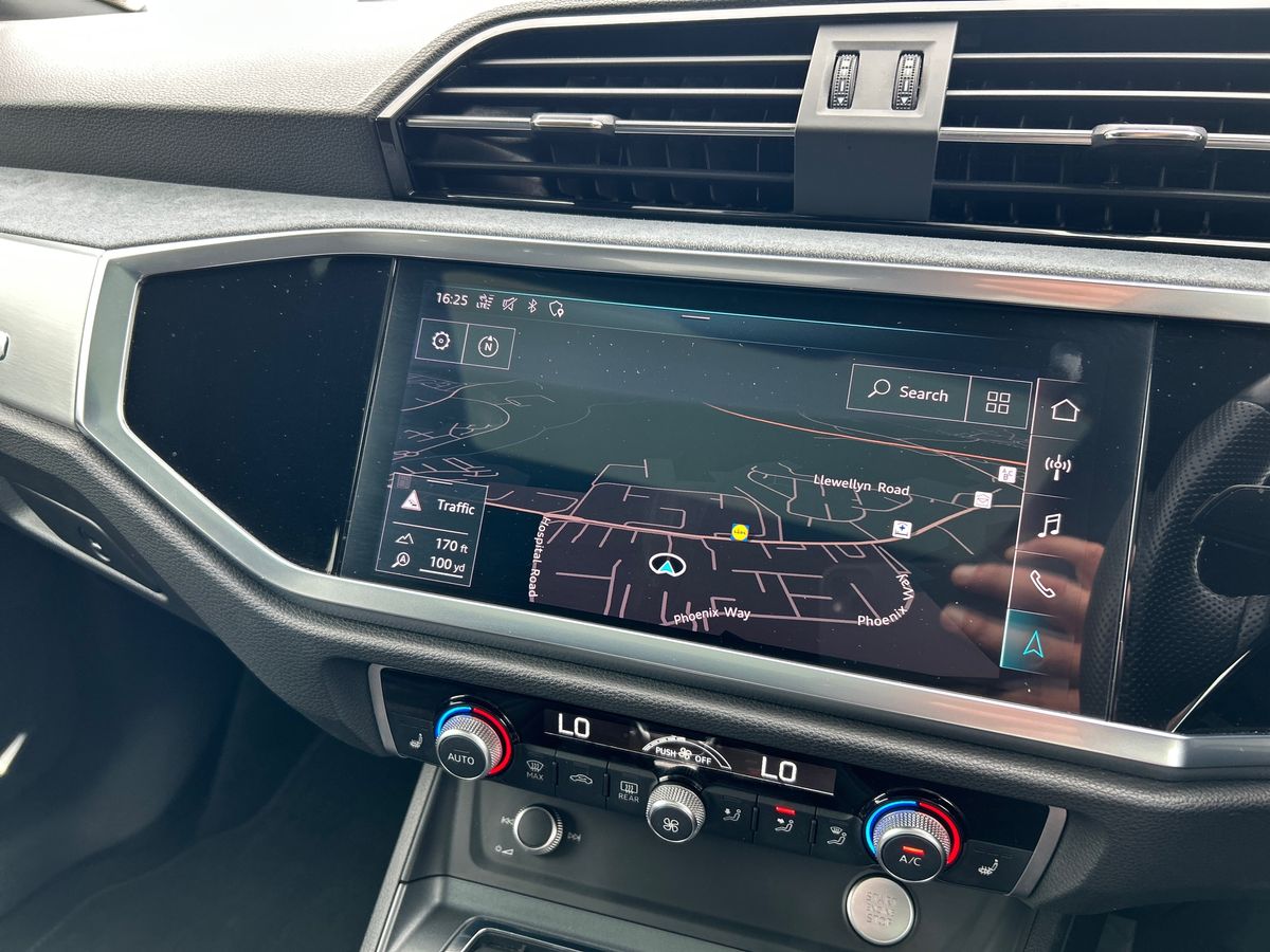 Audi Q3 Photo 9
