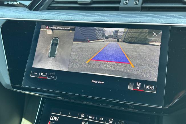 Audi e-tron S Photo 55