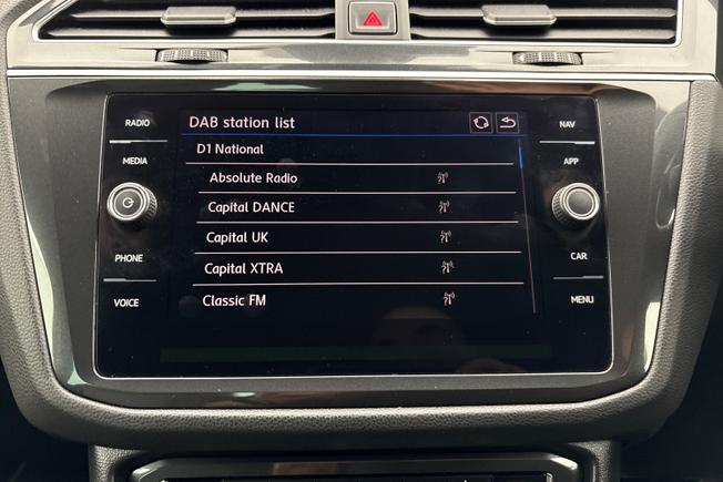 VOLKSWAGEN Tiguan Photo 13