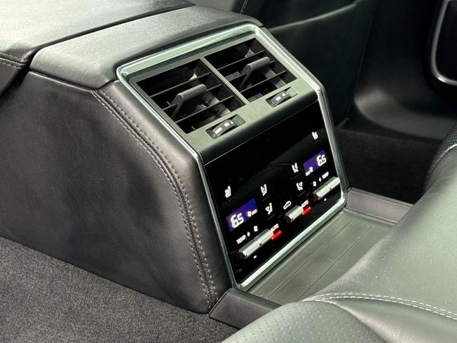 PORSCHE Panamera Photo 45