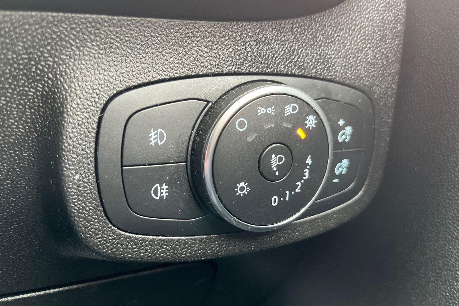 Ford FIESTA Photo 28