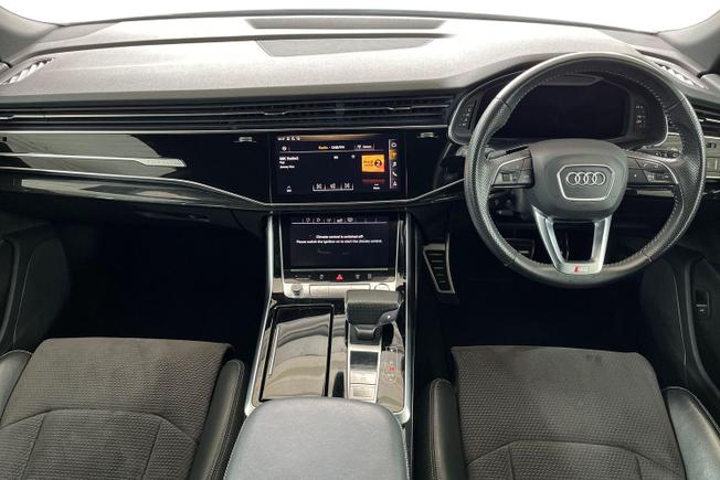 AUDI Q8 Photo 10