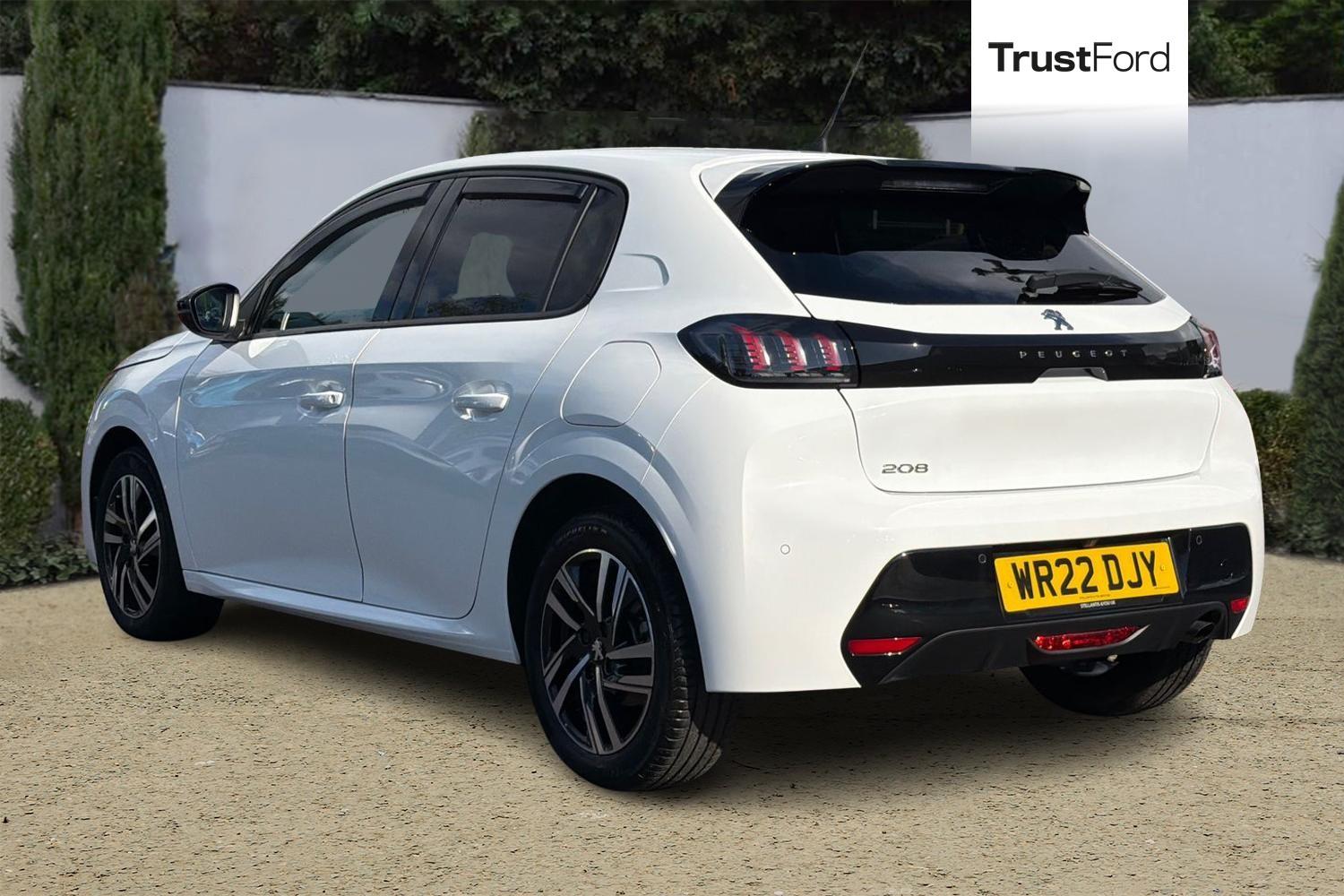 Peugeot 208 Photo 1