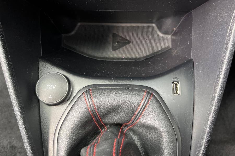 Ford FIESTA Photo autoimg-724158850d8f4a9847daef40041b42140745ceab.jpg