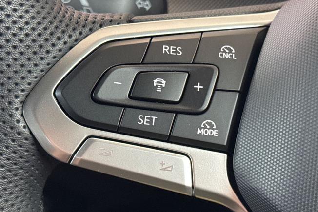 VOLKSWAGEN Golf Photo 16