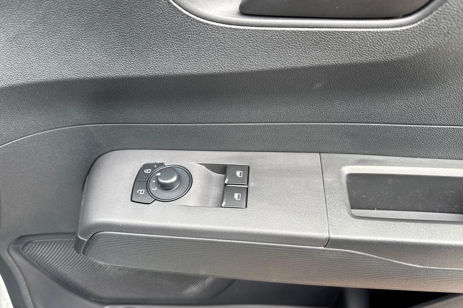 Ford E-TRANSIT COURIER Photo autoimg-7242718f5f06c49bb7934c87473403397220b14d.jpg