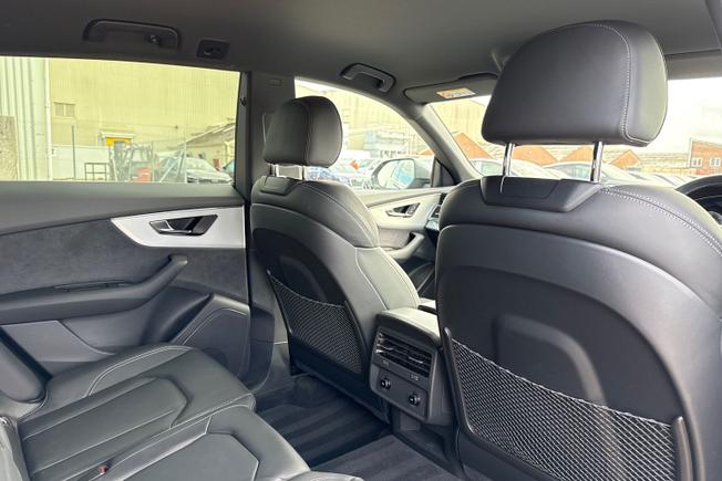 AUDI Q8 Photo 40