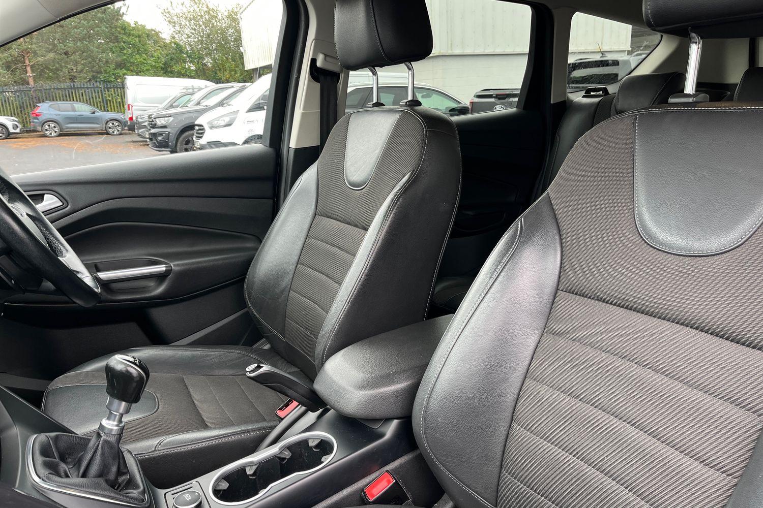 Ford KUGA Photo 18