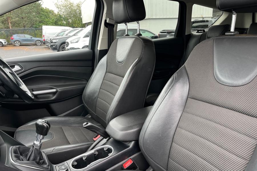 Ford KUGA Photo autoimg-7247796d409b680fd4669c1429b191b81c263e01.jpg