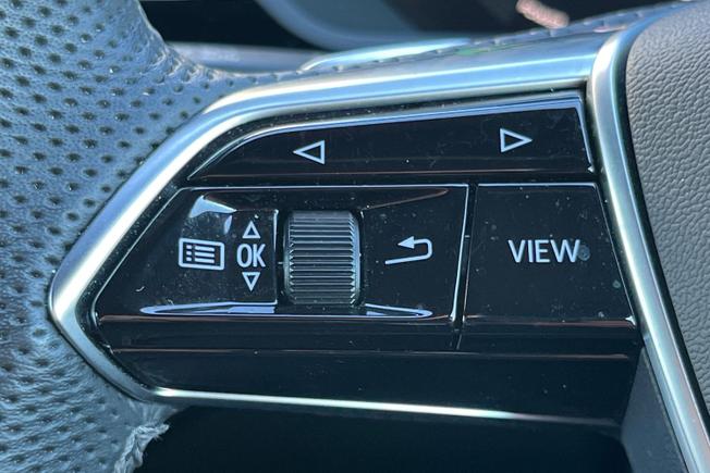 AUDI Q8 E-Tron Photo 16