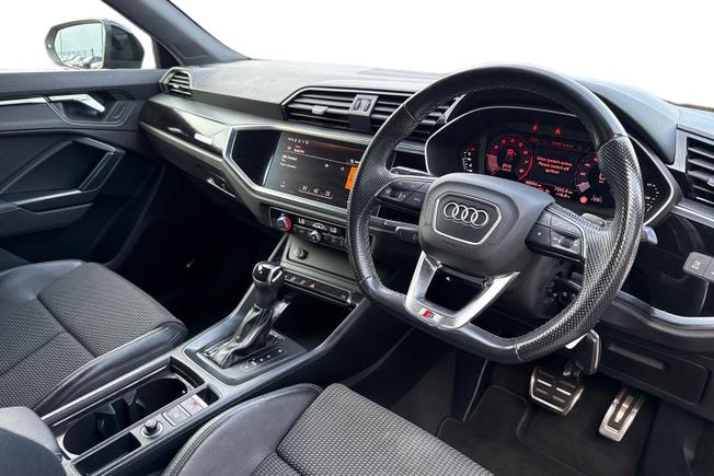 AUDI Q3 Photo 6
