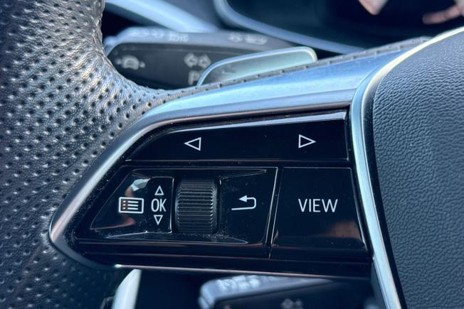 AUDI A6 Avant Photo 16