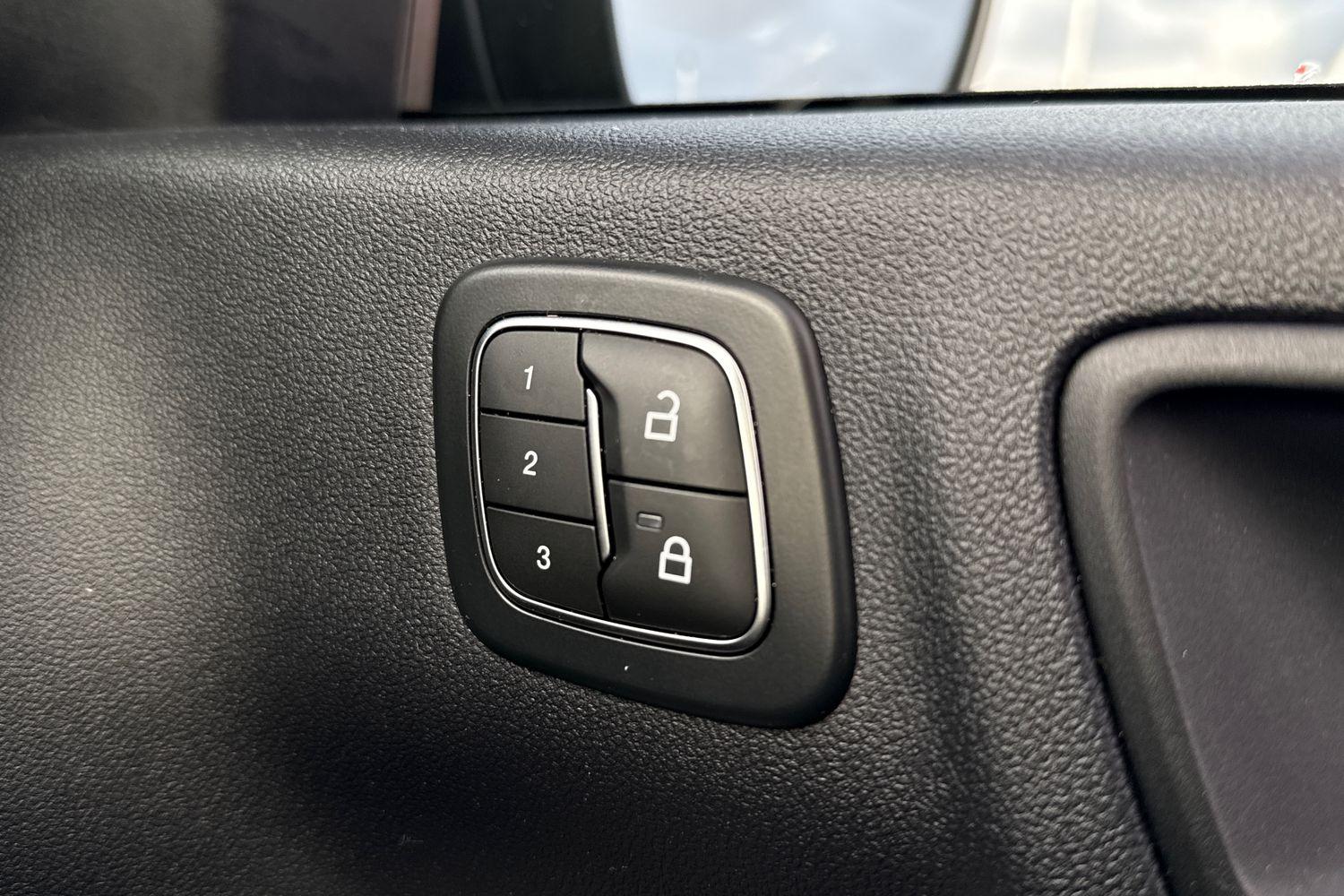 Ford KUGA Photo 35