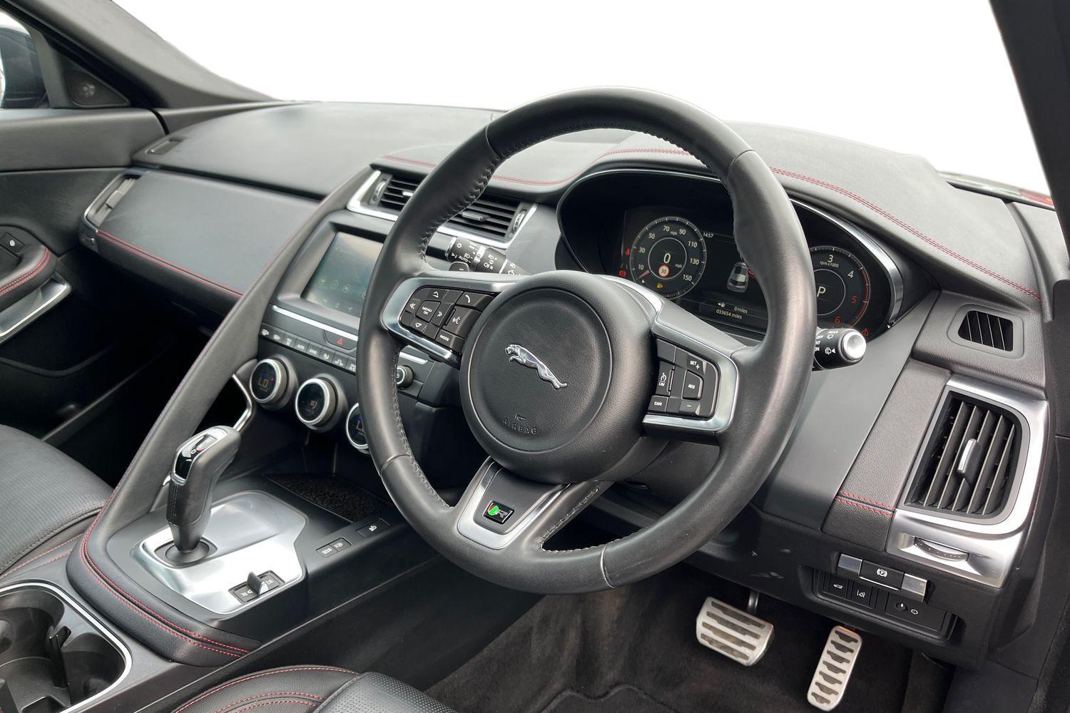 Jaguar E-PACE Photo 8