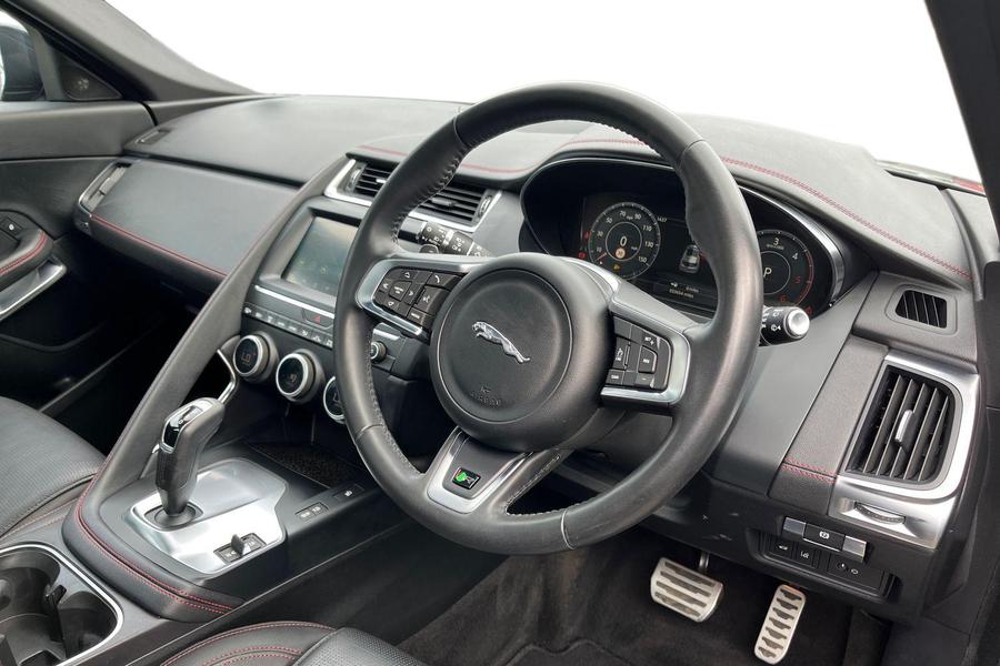 Jaguar E-PACE Photo autoimg-725d070fe9bbf1b3e1c50b00203afa19f54120e8.jpg