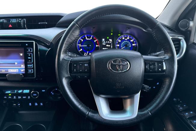 TOYOTA Hilux Photo 11