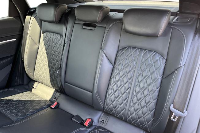 AUDI E-Tron S Photo 9