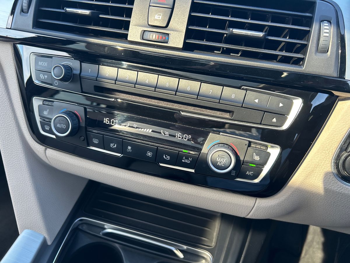 BMW 3 Series Photo 11
