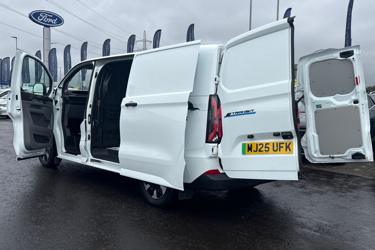 Ford E-TRANSIT CUSTOM Photo 6