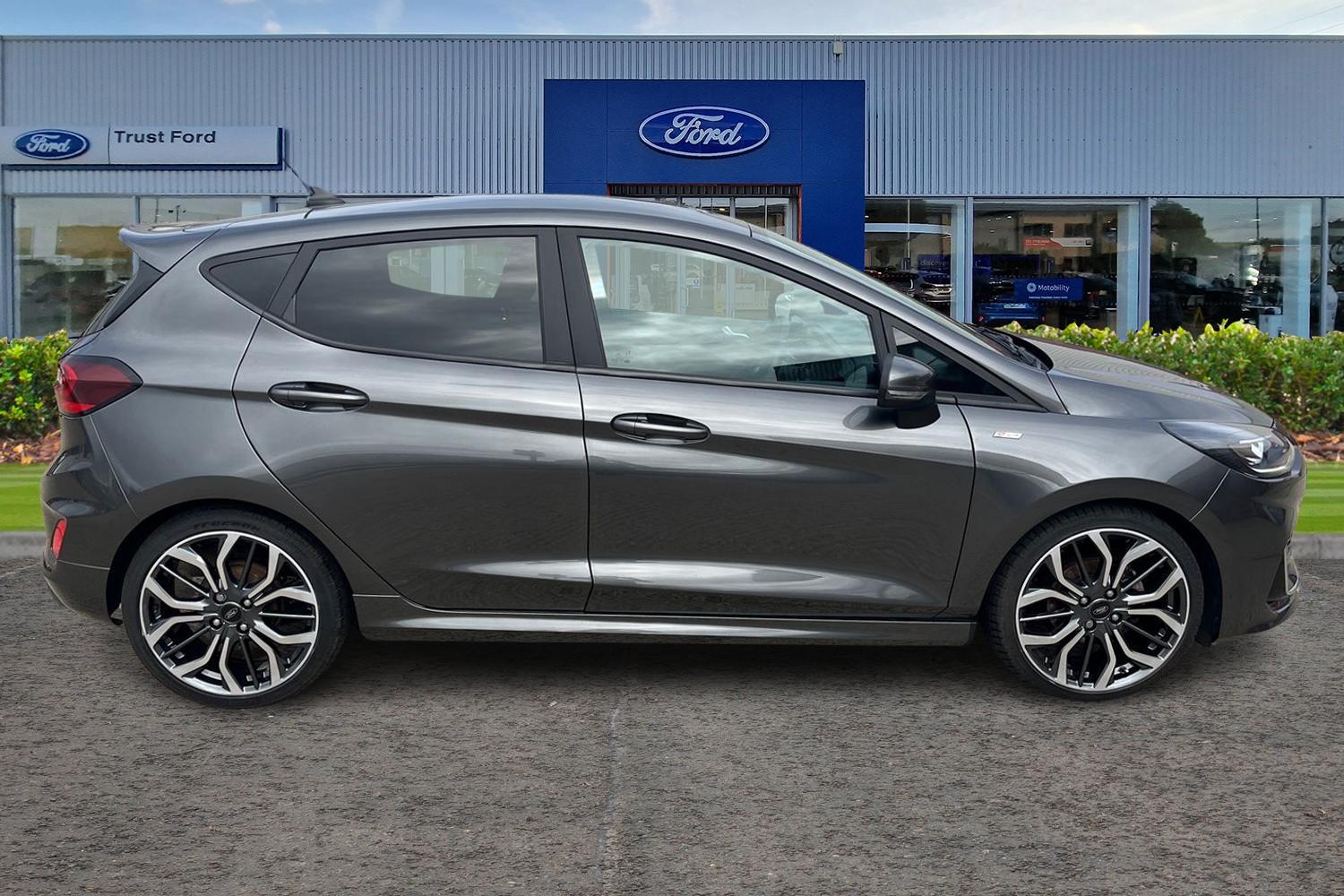 Ford Fiesta Photo 2
