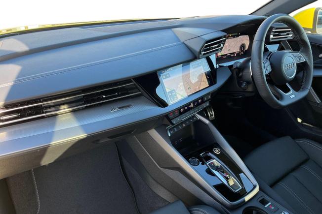 AUDI  A3 Sportback Photo 2