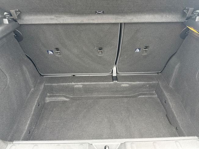 MINI Hatch Photo 12