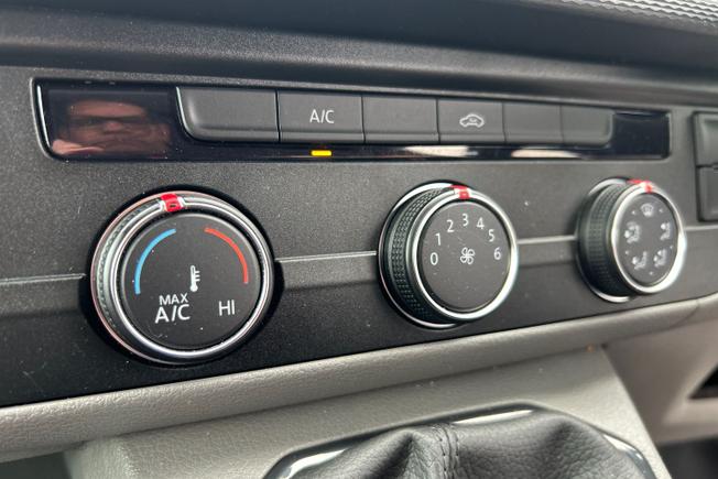 VOLKSWAGEN Transporter Photo 37