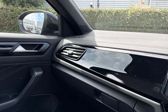 VOLKSWAGEN T-Roc Photo 37