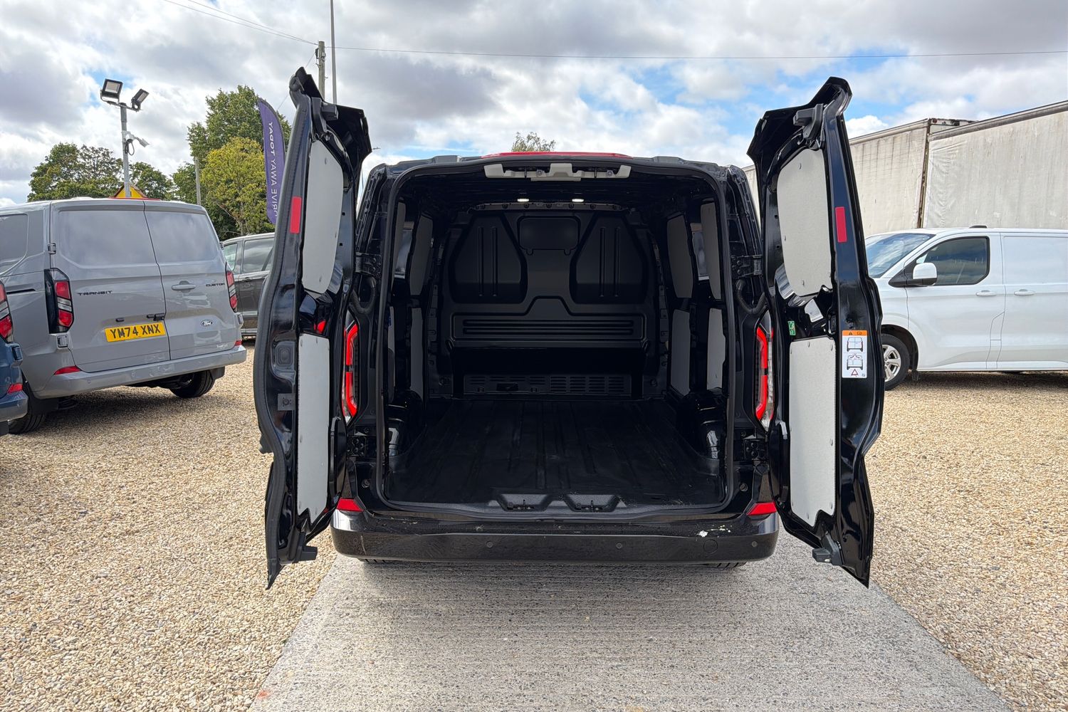 Ford E-TRANSIT CUSTOM Photo 5