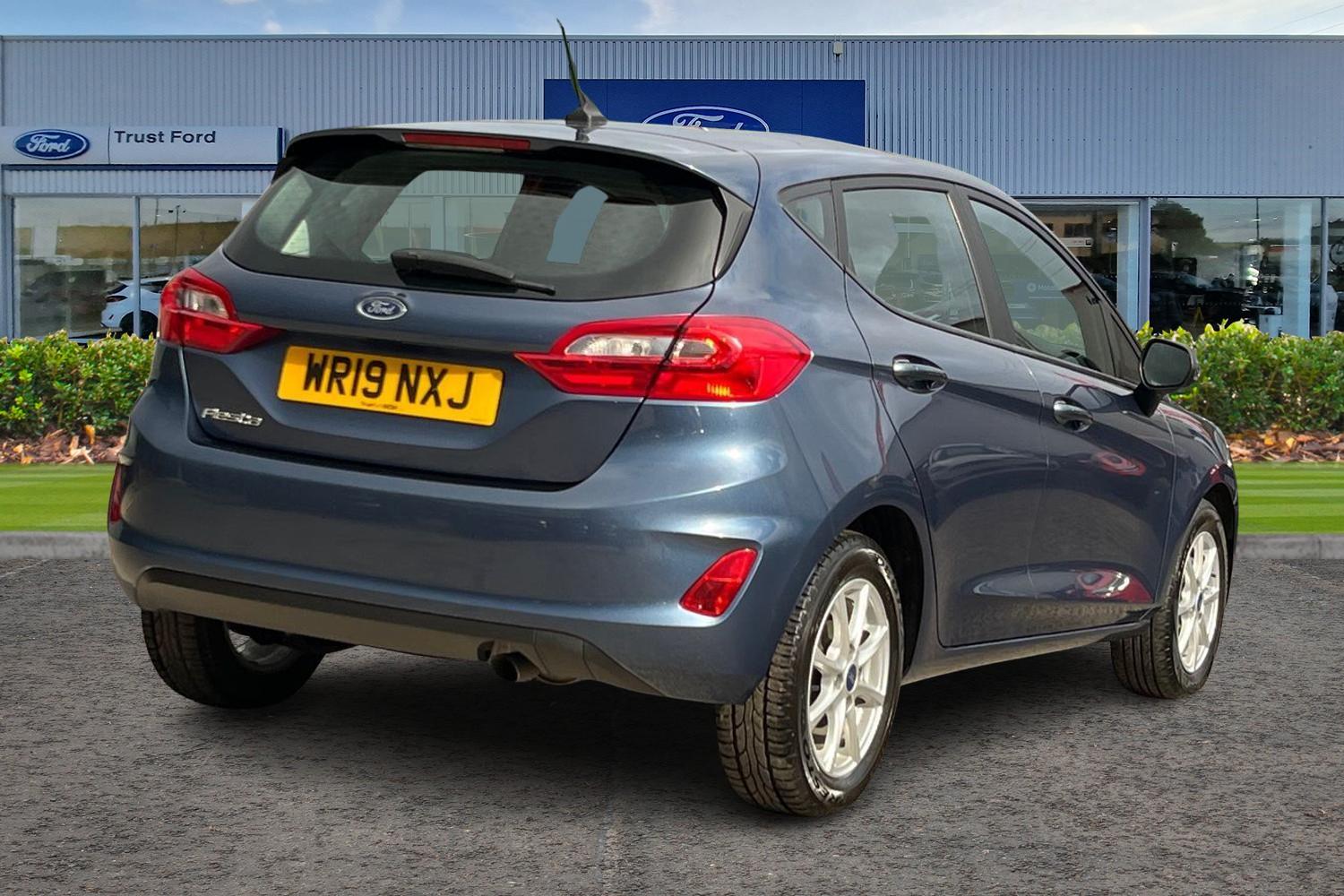 Ford FIESTA Photo 3
