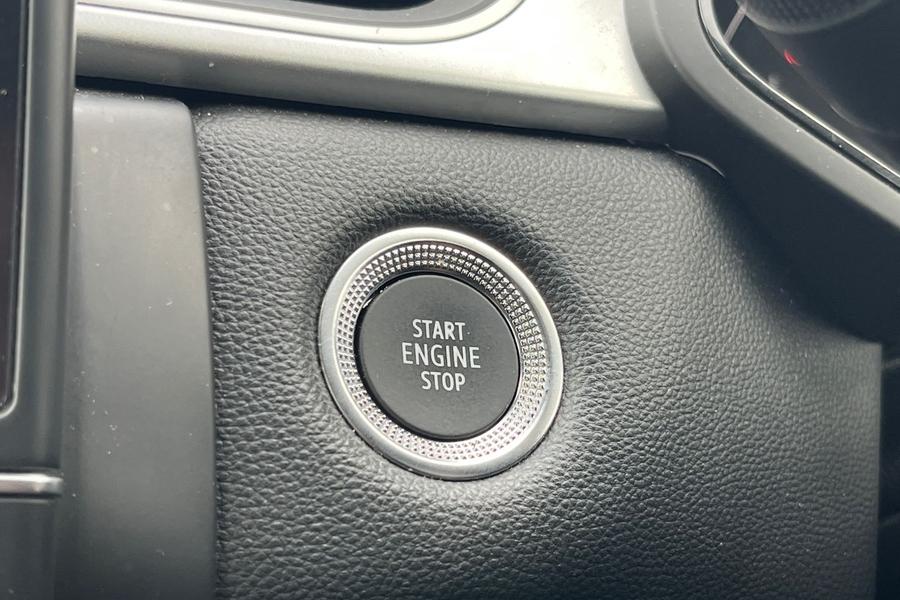 Renault CAPTUR Photo autoimg-728e4af46128c5c16081676fa6958f0a6aef9945.jpg
