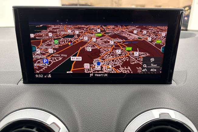 AUDI Sq2 Photo 14