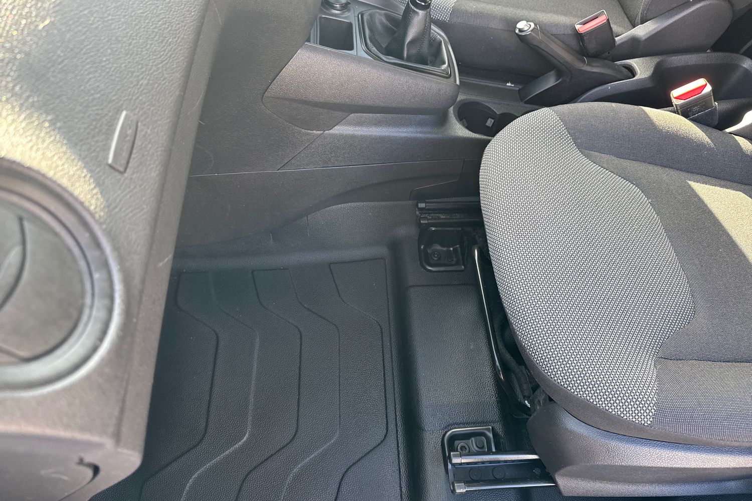 Ford TRANSIT COURIER Photo 14