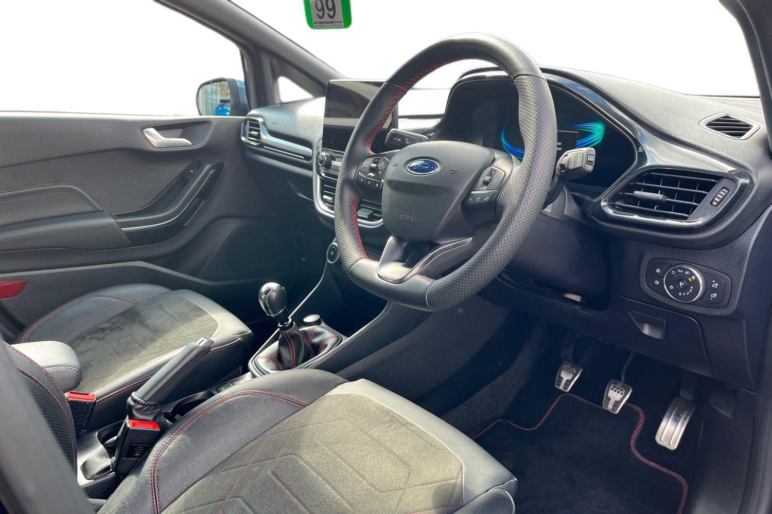 Ford Fiesta Photo 8