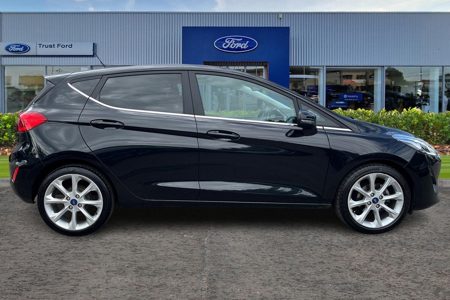 Ford FIESTA Photo 2