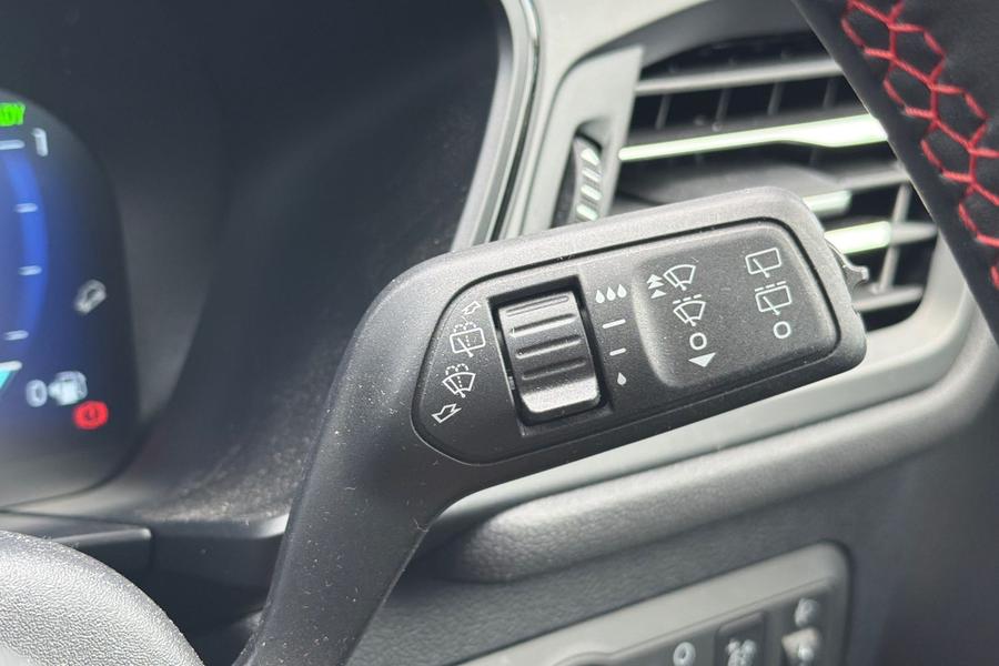 Ford Kuga Photo autoimg-72acffe9e044935bbe2f92f9f9d028caf308e4b8.jpg