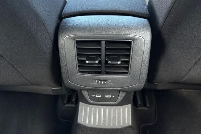 VOLKSWAGEN T-Roc Photo 23