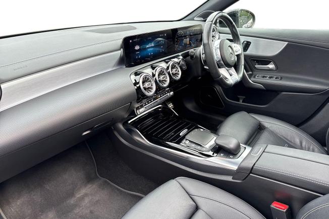 Mercedes-Benz A Class Photo 2