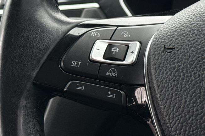 VOLKSWAGEN Tiguan Photo 16
