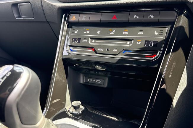 VOLKSWAGEN T-Roc Photo 25
