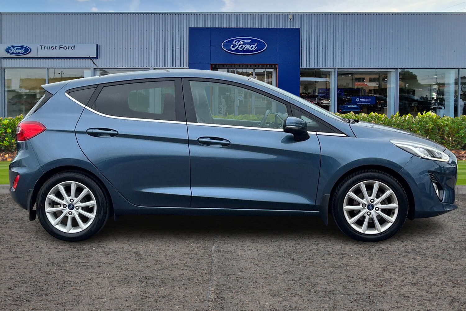 Ford FIESTA Photo 2