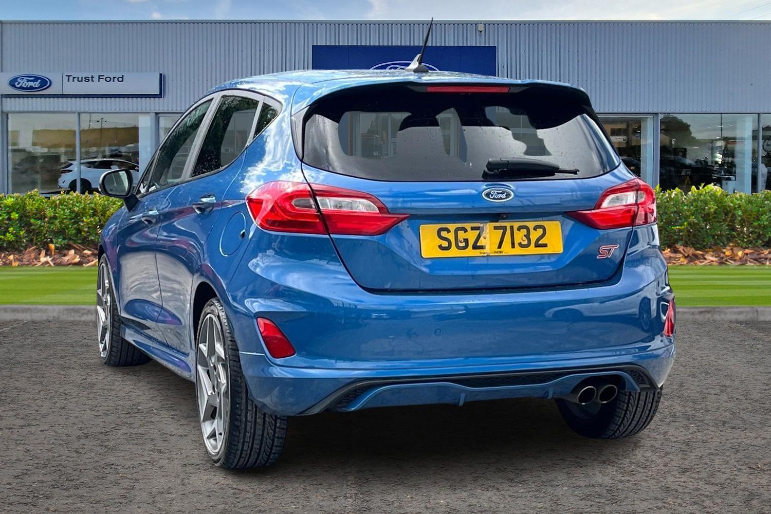 Ford FIESTA Photo 1