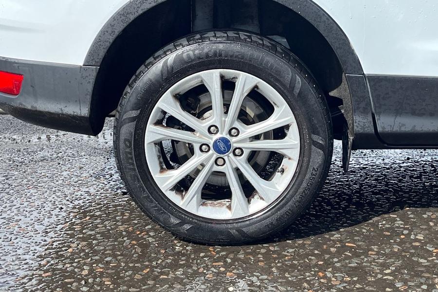 Ford KUGA Photo autoimg-72cb6e4b211711f9e20cc145d8cbf9437e6d2911.jpg