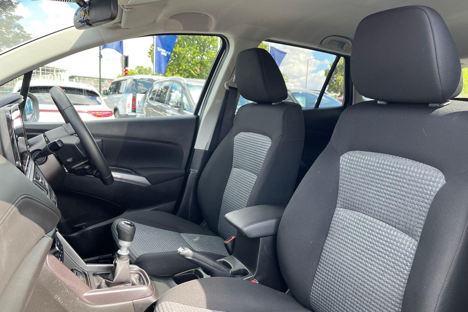 Suzuki S-CROSS Photo 18