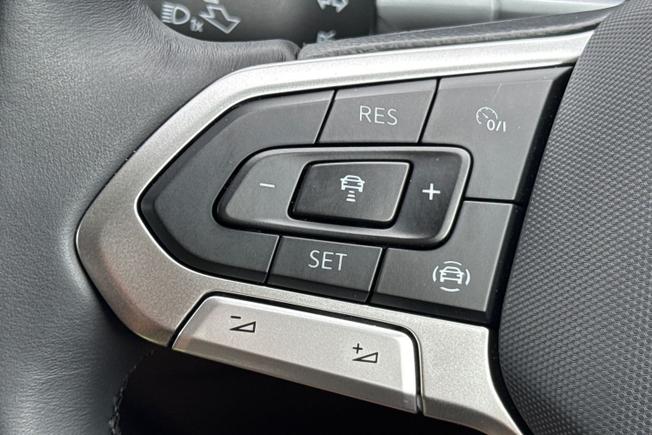 VOLKSWAGEN T-Roc Photo 16