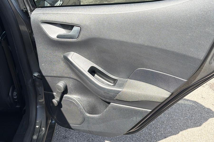 Ford FIESTA Photo autoimg-72e193d4015140bd76a7ce81d6a6380da46997a4.jpg
