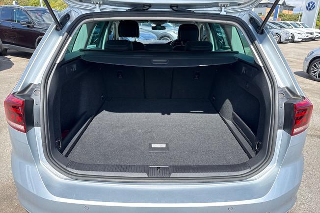 VOLKSWAGEN Passat Photo 12