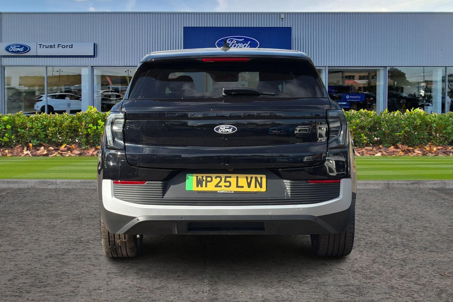 Ford EXPLORER Photo 6