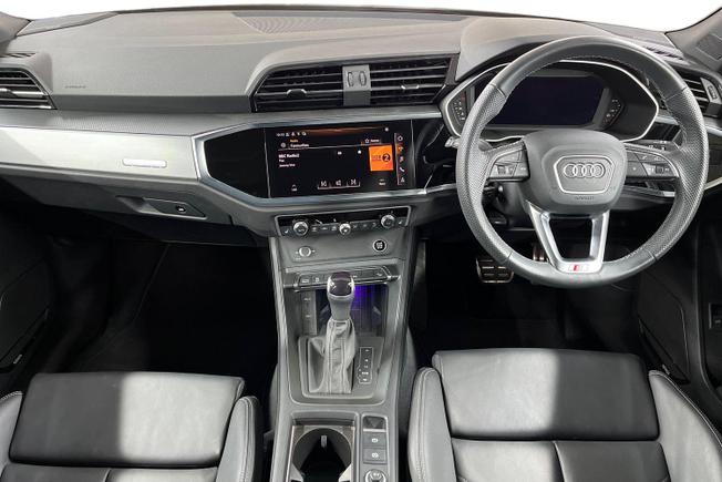 AUDI Q3 Photo 10